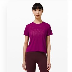 Lululemon train to be cropped tee